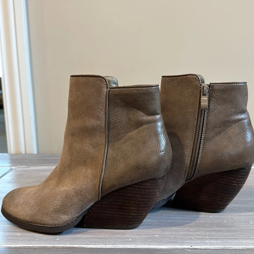 Very Volatile Booties - Picture 4 of 7